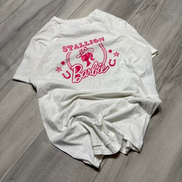 Stallion Barbie Western Graphic T-Shirt White Pink Cowgirl Horseshoes Small - Picture 2 of 6